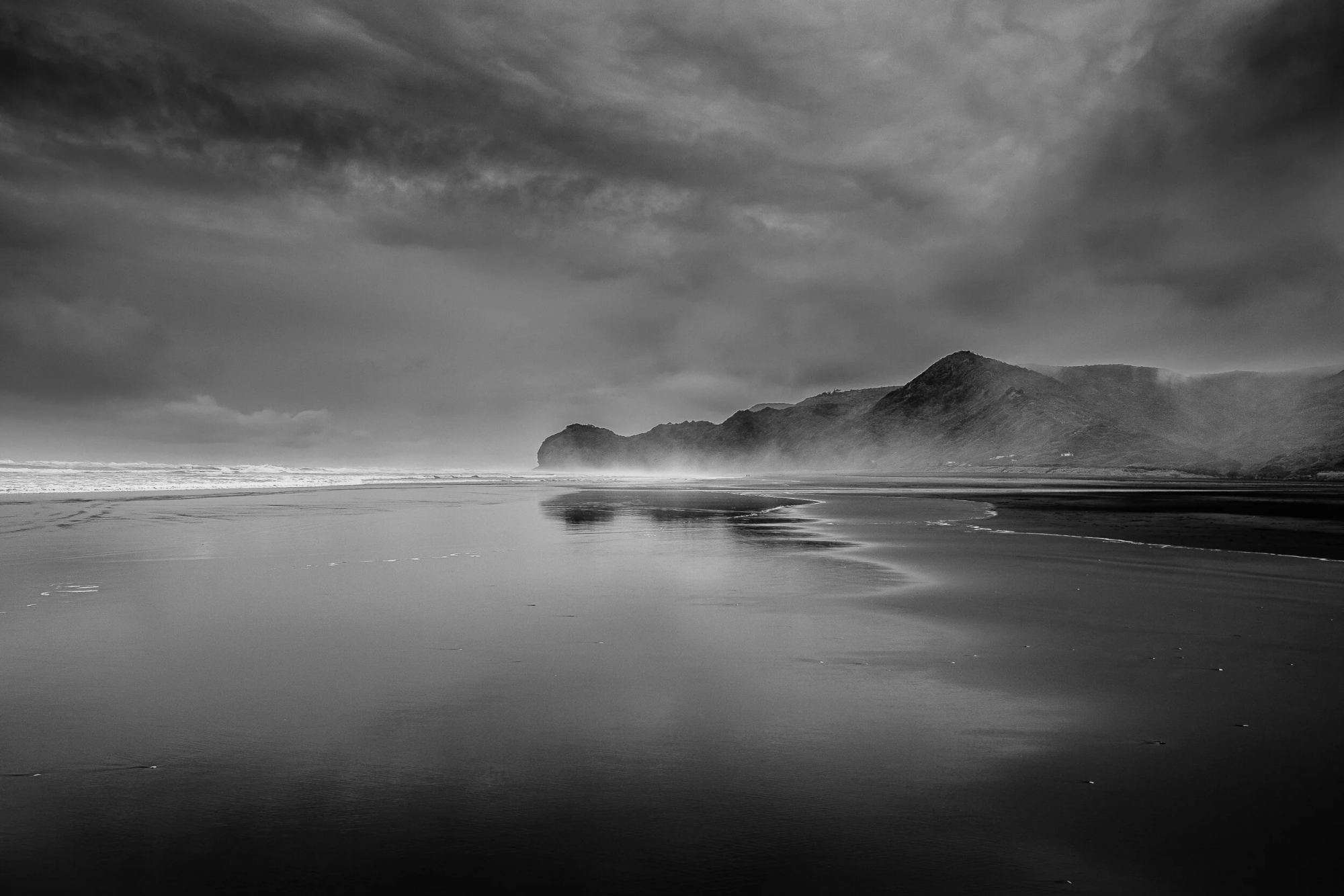 Into the Mist, Piha Beach